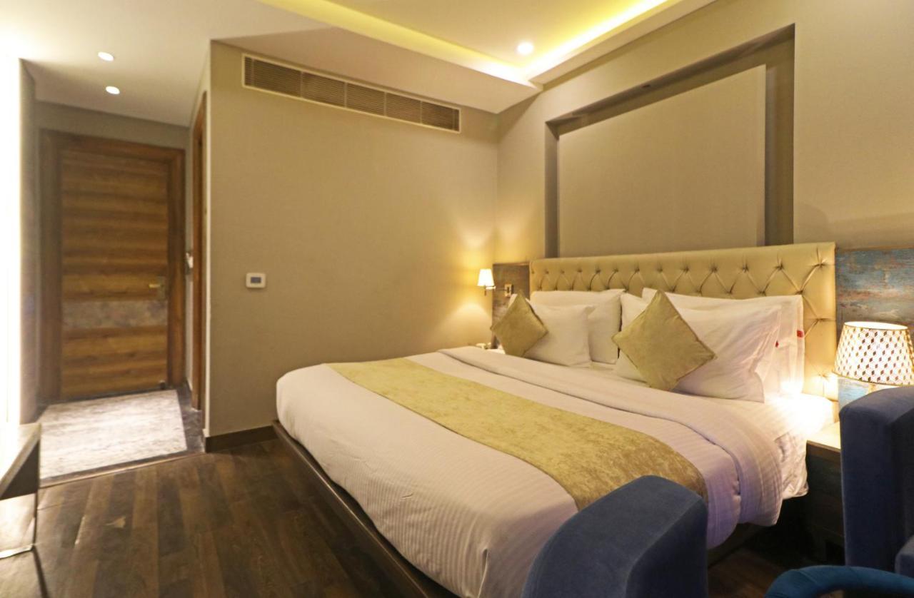 The Ivy Grand Hotel In City Centre With Free Secured Parking New Delhi Eksteriør billede