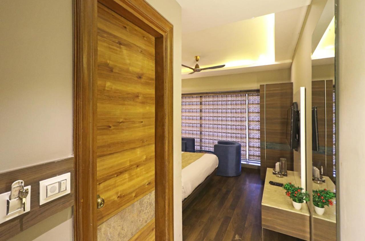 The Ivy Grand Hotel In City Centre With Free Secured Parking New Delhi Eksteriør billede