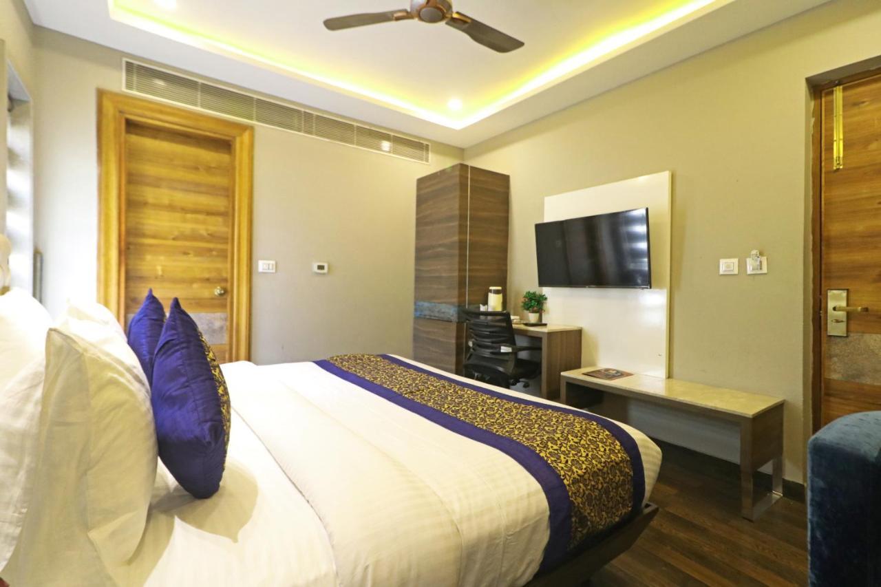 The Ivy Grand Hotel In City Centre With Free Secured Parking New Delhi Eksteriør billede