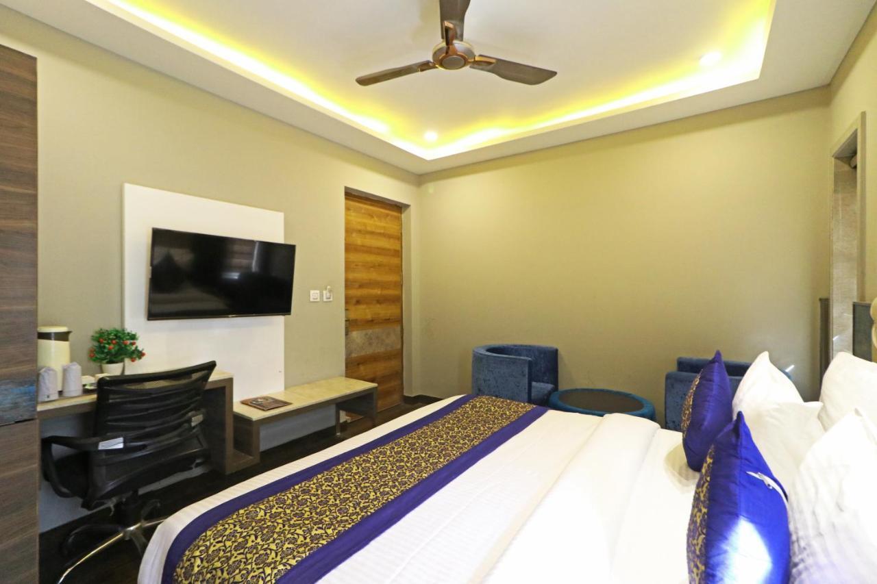 The Ivy Grand Hotel In City Centre With Free Secured Parking New Delhi Eksteriør billede