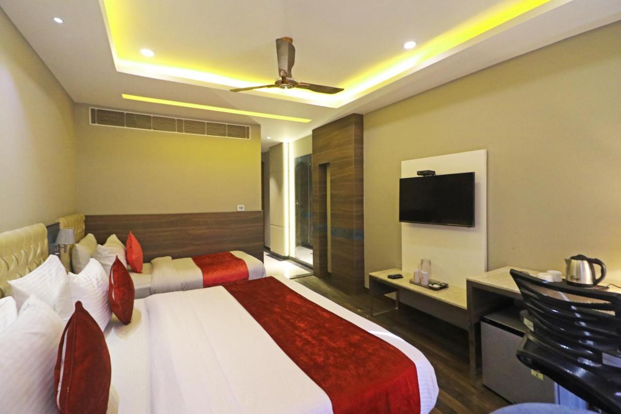 The Ivy Grand Hotel In City Centre With Free Secured Parking New Delhi Eksteriør billede