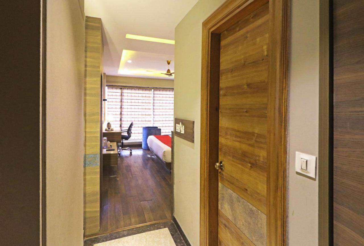 The Ivy Grand Hotel In City Centre With Free Secured Parking New Delhi Eksteriør billede