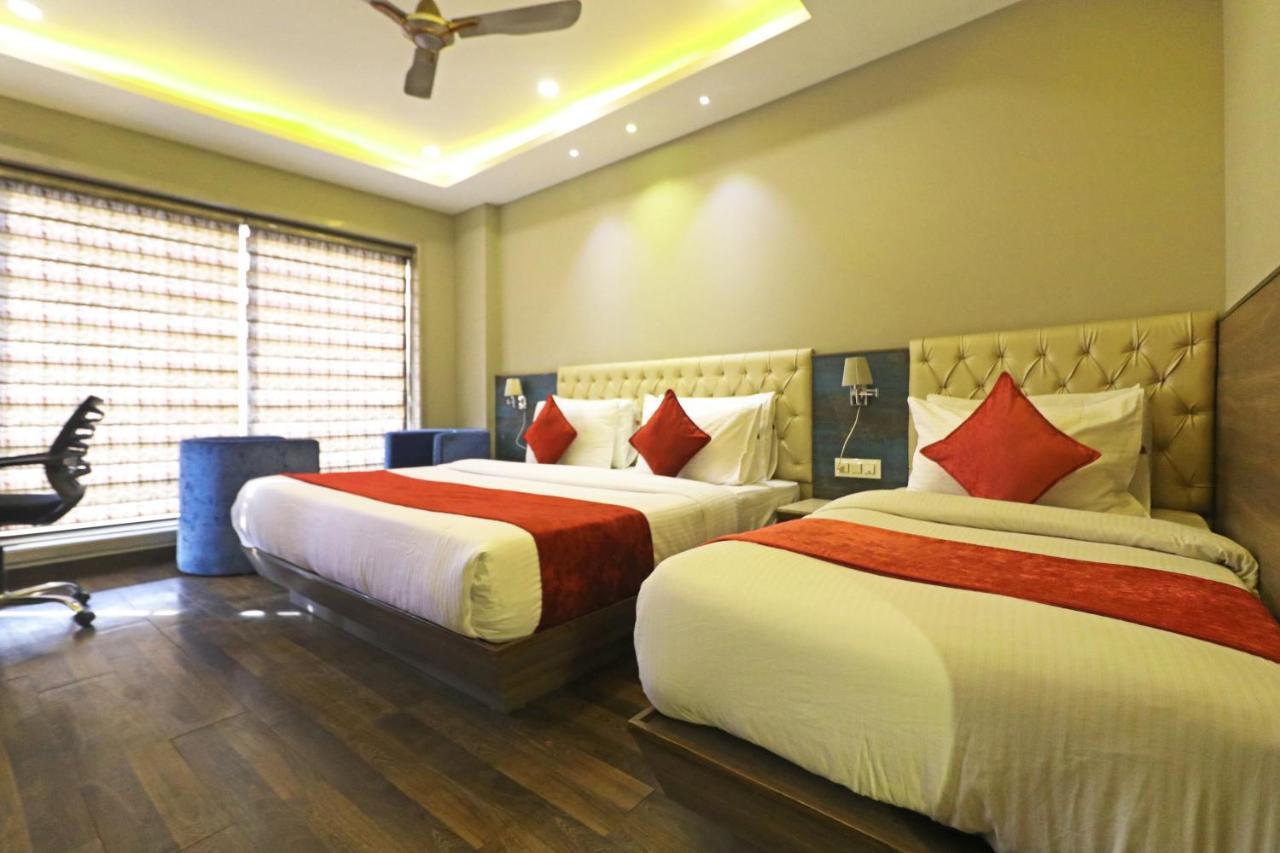 The Ivy Grand Hotel In City Centre With Free Secured Parking New Delhi Eksteriør billede